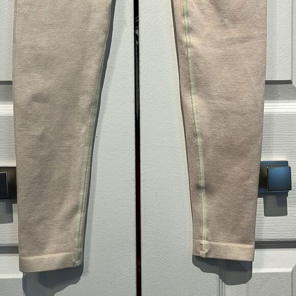 Gymshark Light‎ Pink Crop Leggings Size S Excellent Condition - Picture 8 of 13